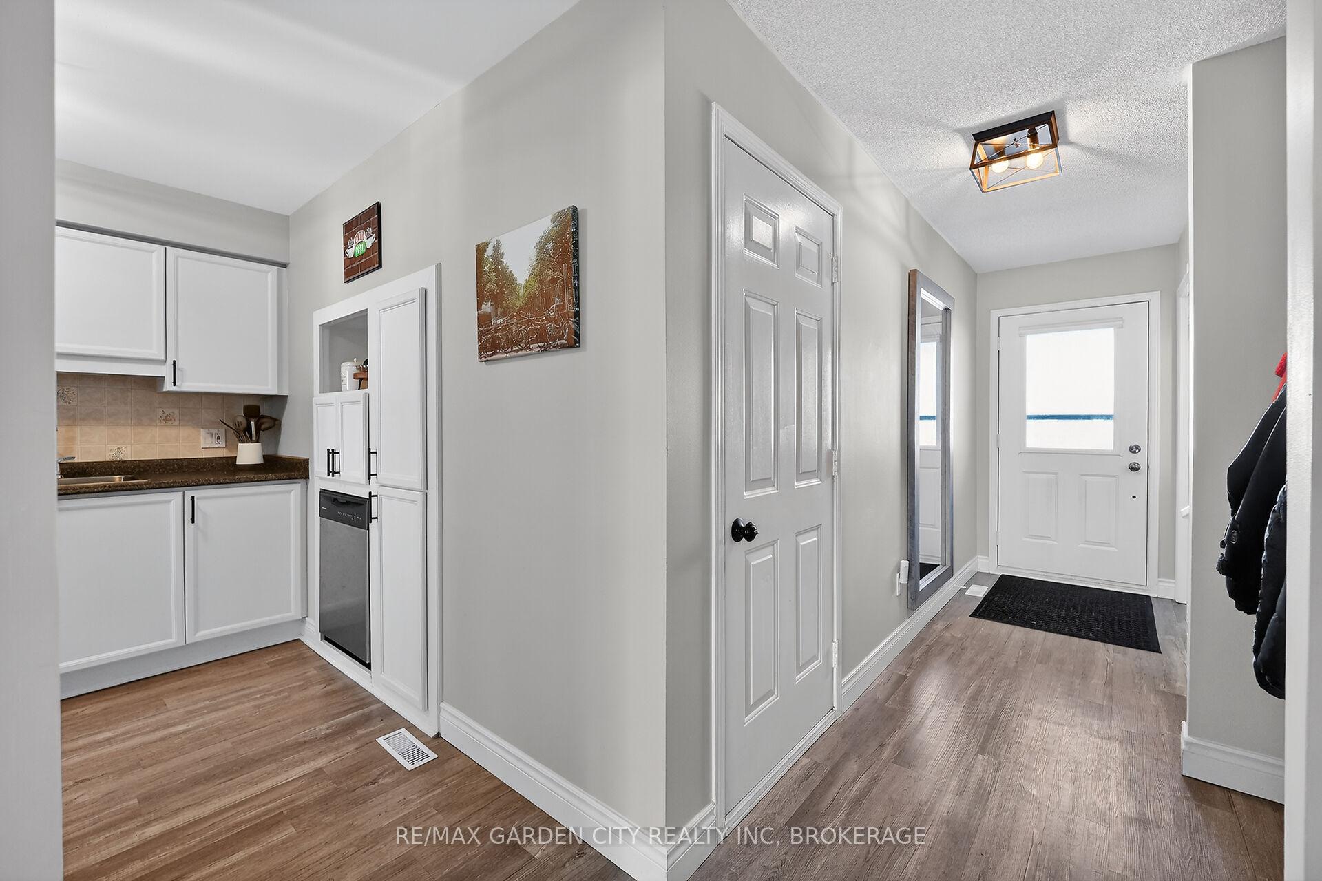 Photo 5 of 5 Maureen Court, Pelham, Fonthill — HOMEH