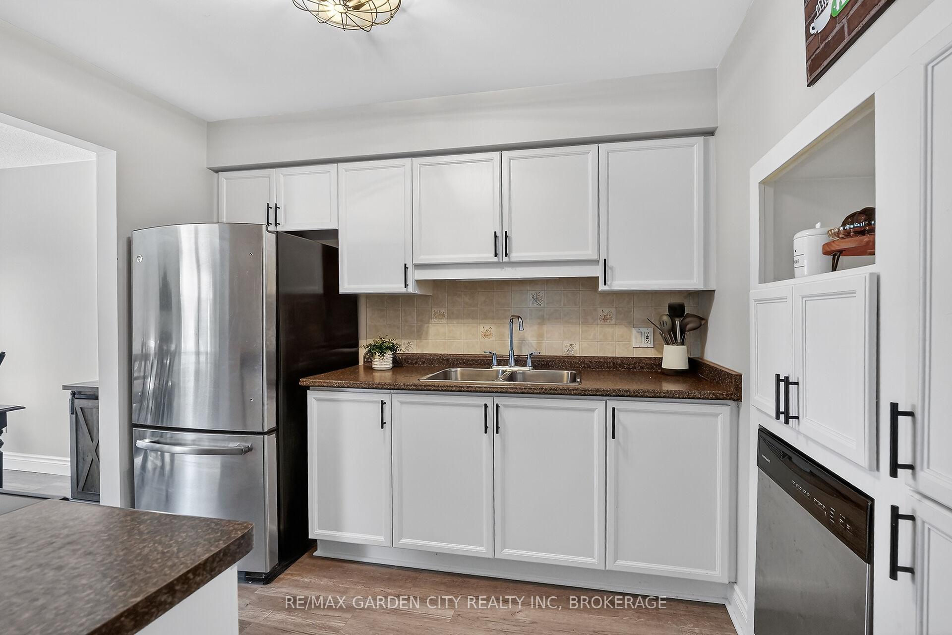 Photo 8 of 5 Maureen Court, Pelham, Fonthill — HOMEH