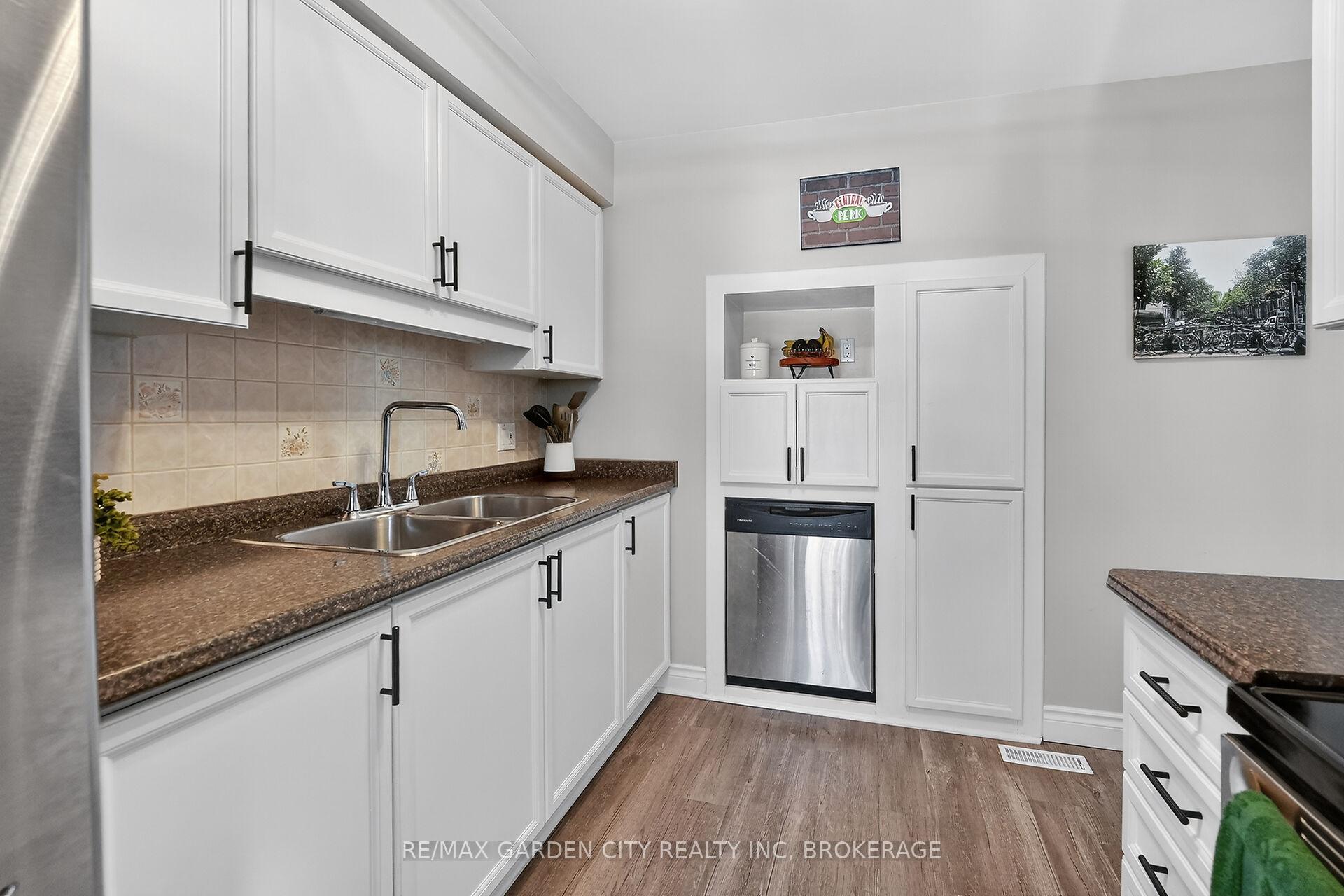 Photo 10 of 5 Maureen Court, Pelham, Fonthill — HOMEH