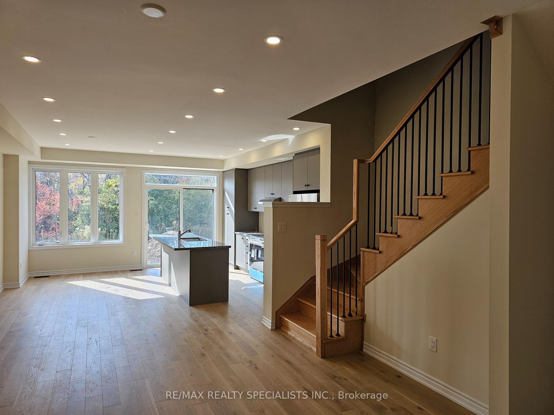 Photo 8 of 2078 Coppenwood Common, Burlington, Tyandaga — HOMEH