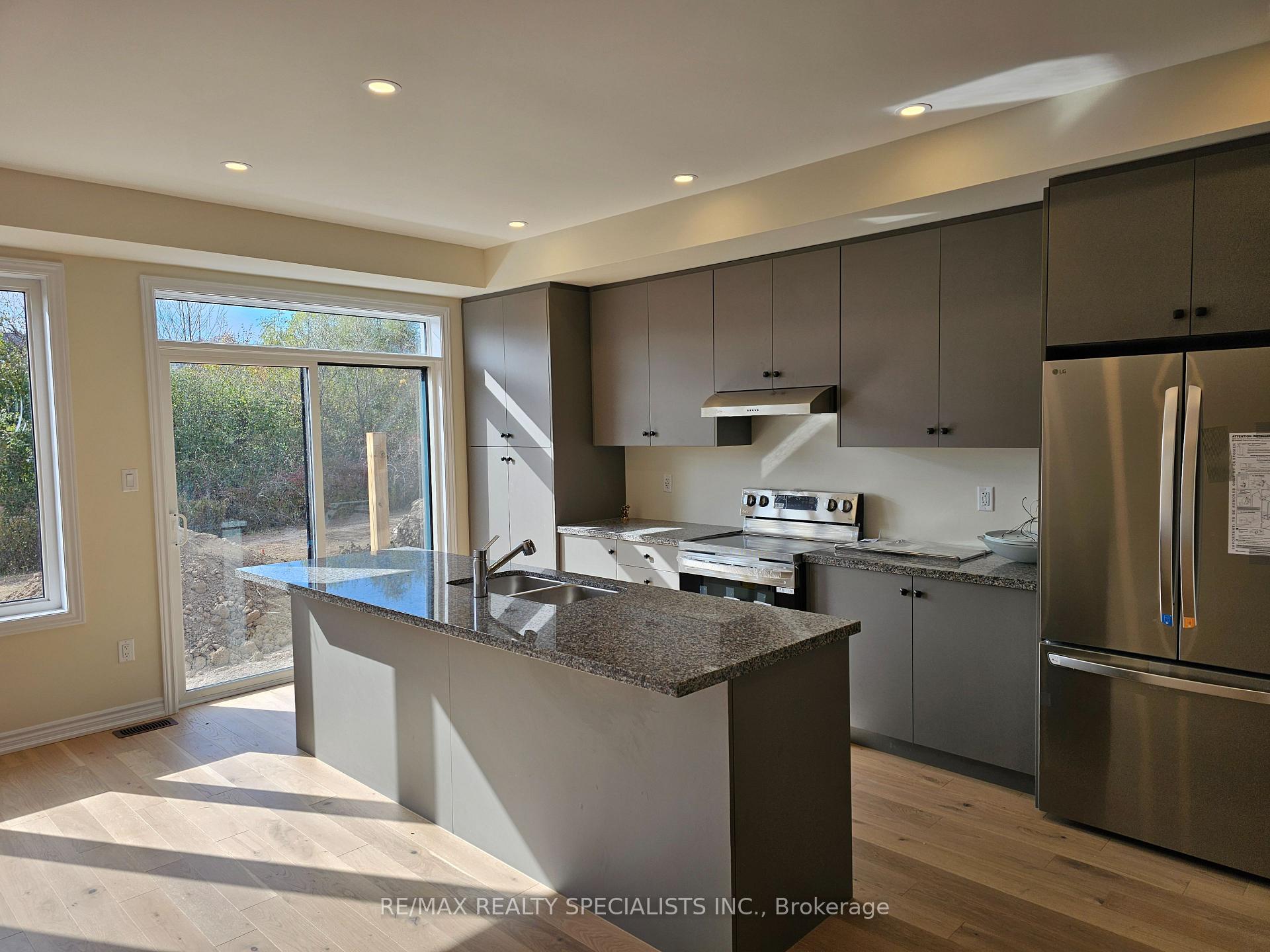 Photo 9 of 2078 Coppenwood Common, Burlington, Tyandaga — HOMEH
