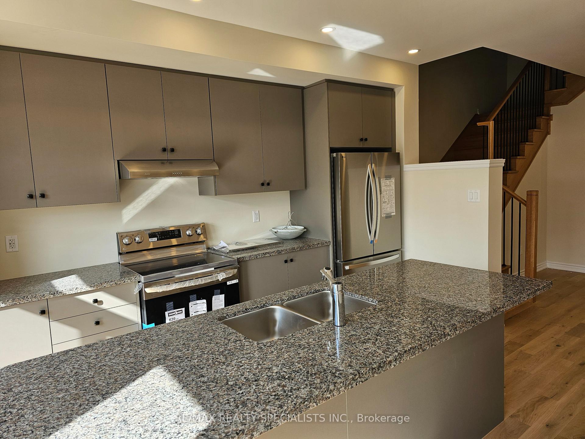 Photo 14 of 2078 Coppenwood Common, Burlington, Tyandaga — HOMEH