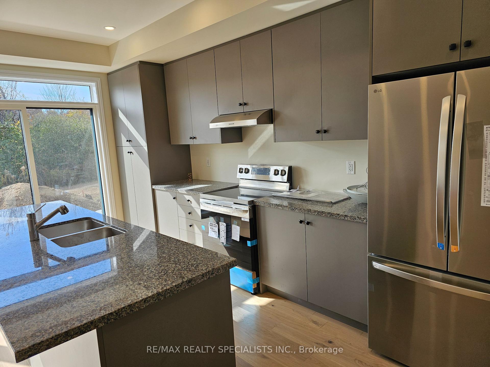 Photo 15 of 2078 Coppenwood Common, Burlington, Tyandaga — HOMEH