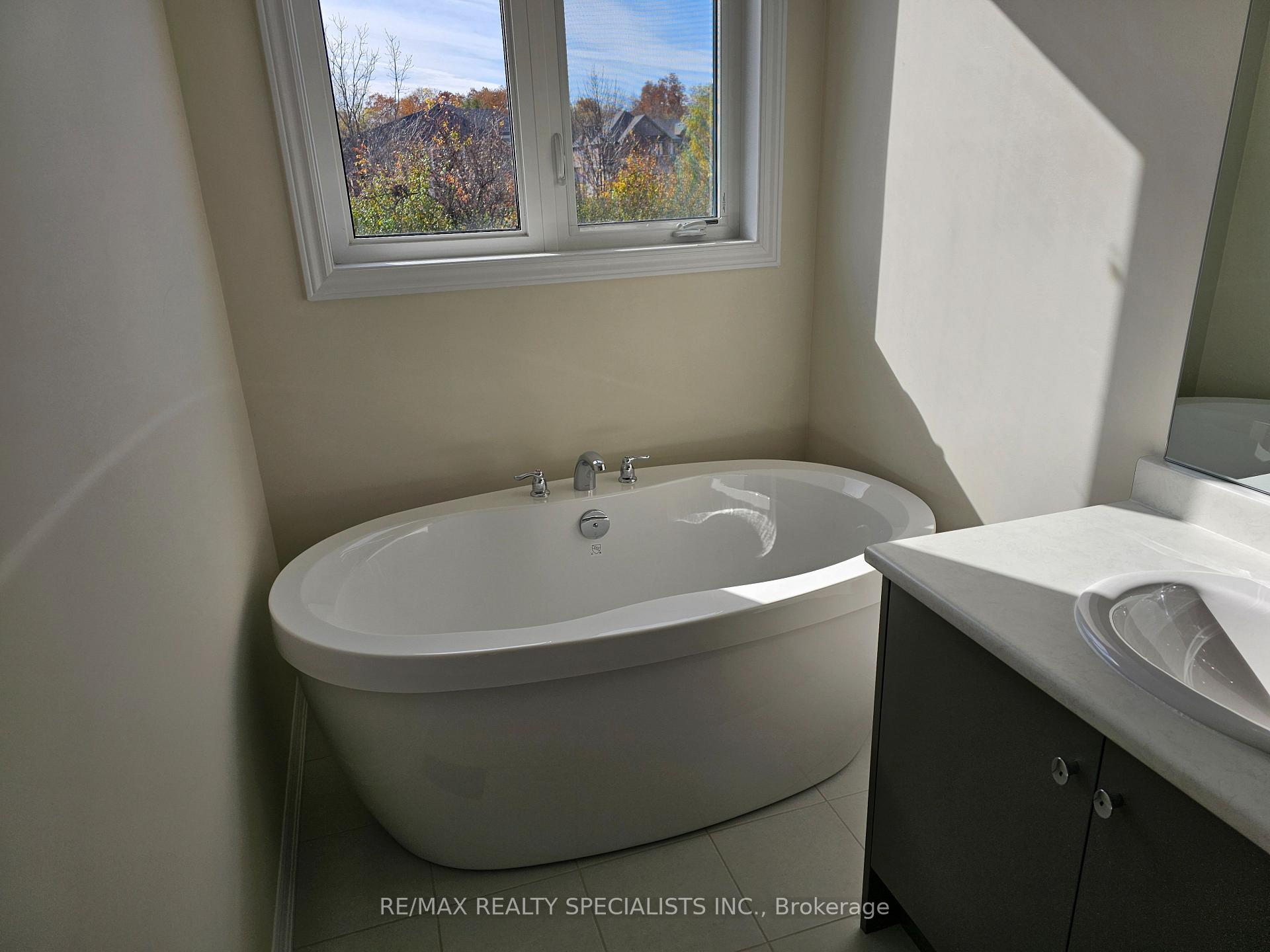 Photo 20 of 2078 Coppenwood Common, Burlington, Tyandaga — HOMEH