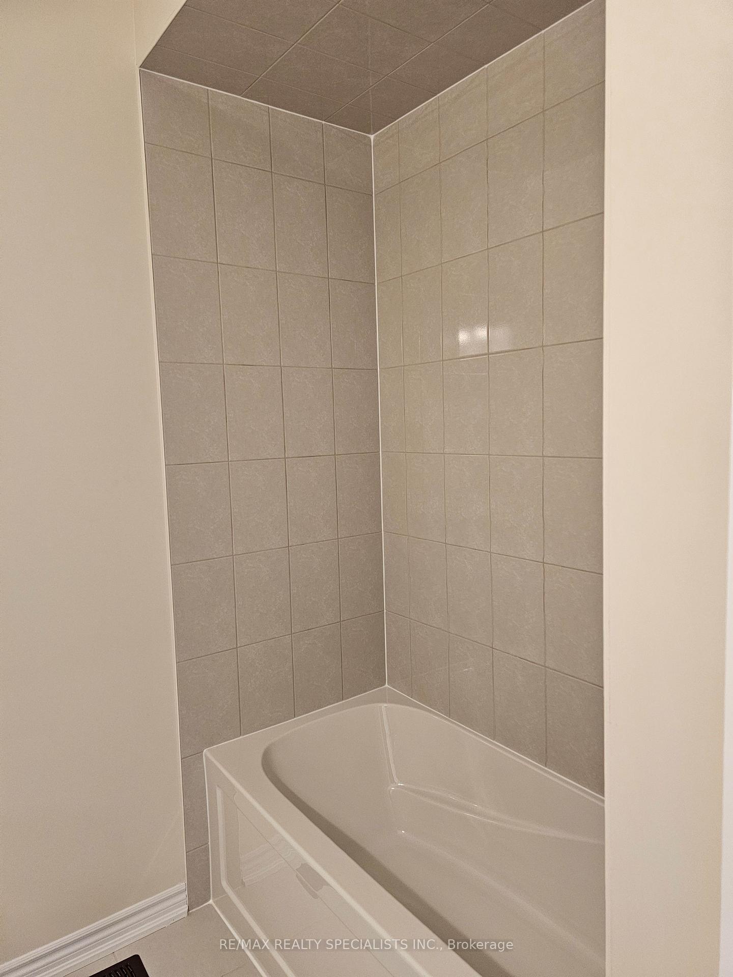 Photo 30 of 2078 Coppenwood Common, Burlington, Tyandaga — HOMEH