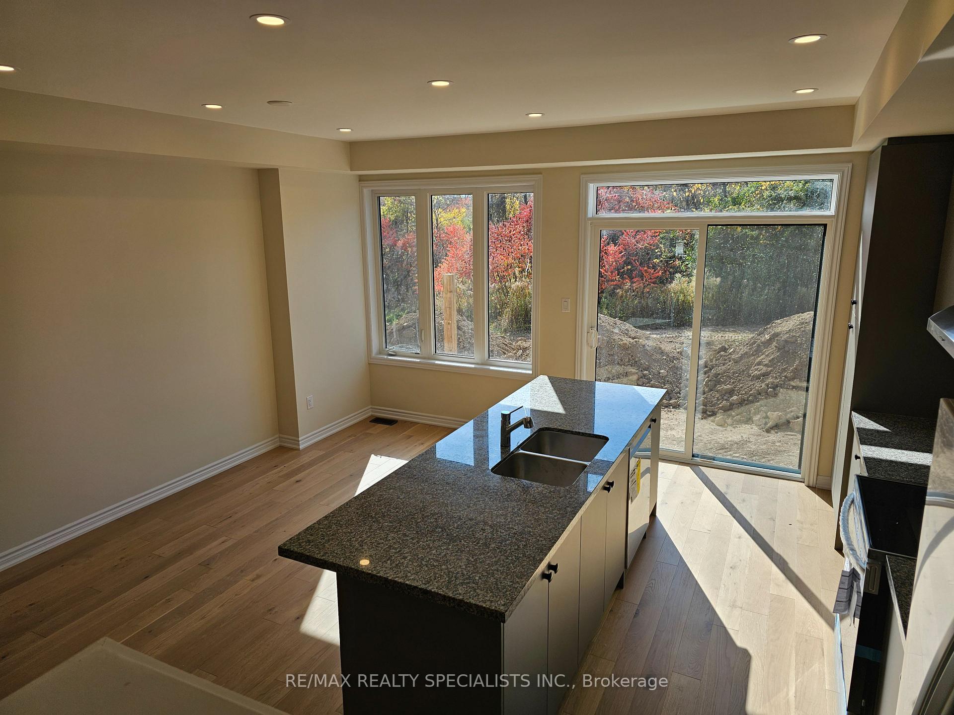 Photo 32 of 2078 Coppenwood Common, Burlington, Tyandaga — HOMEH