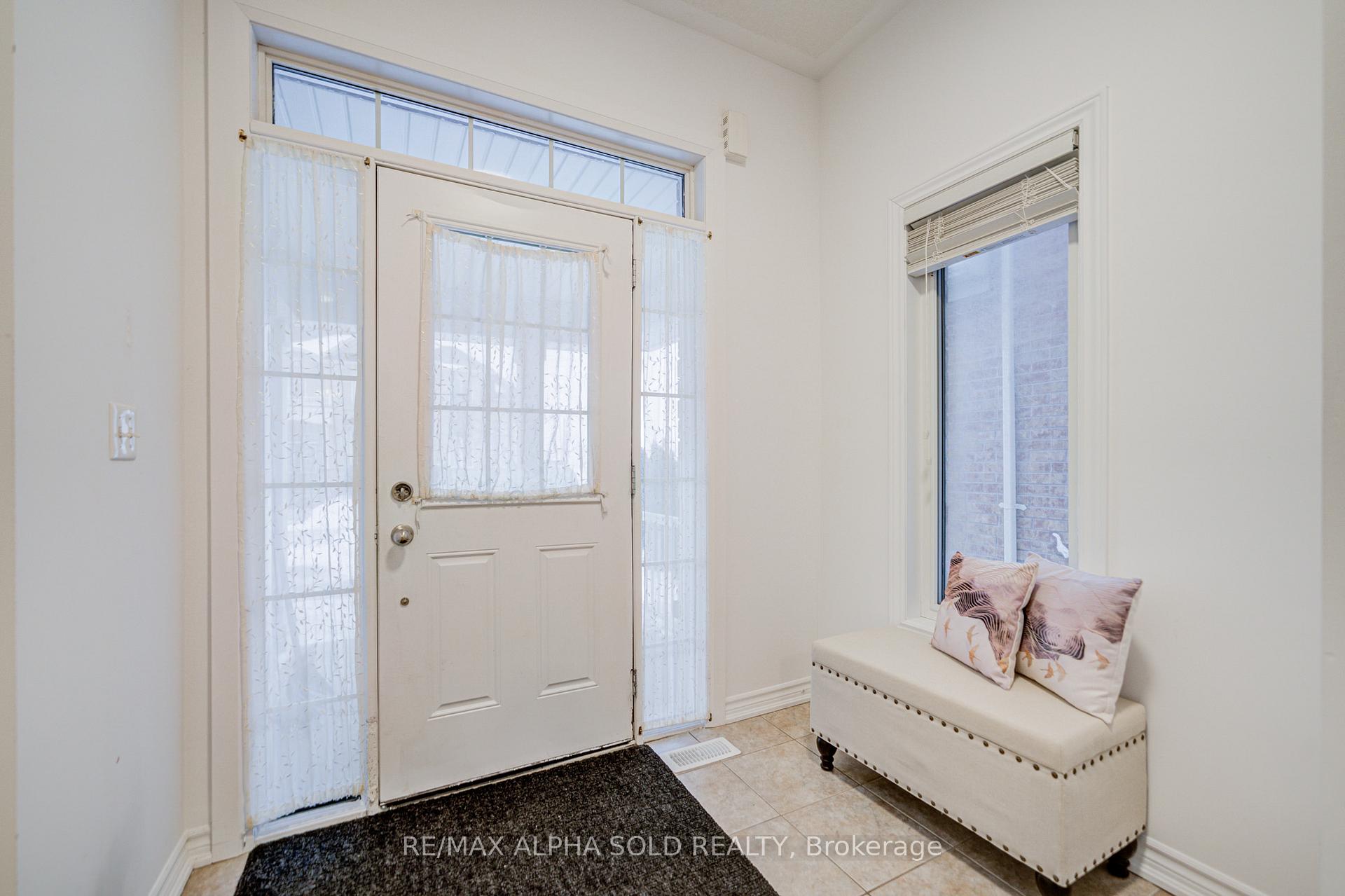 Photo 5 of 74 Evershot Crescent, Markham, Wismer — HOMEH