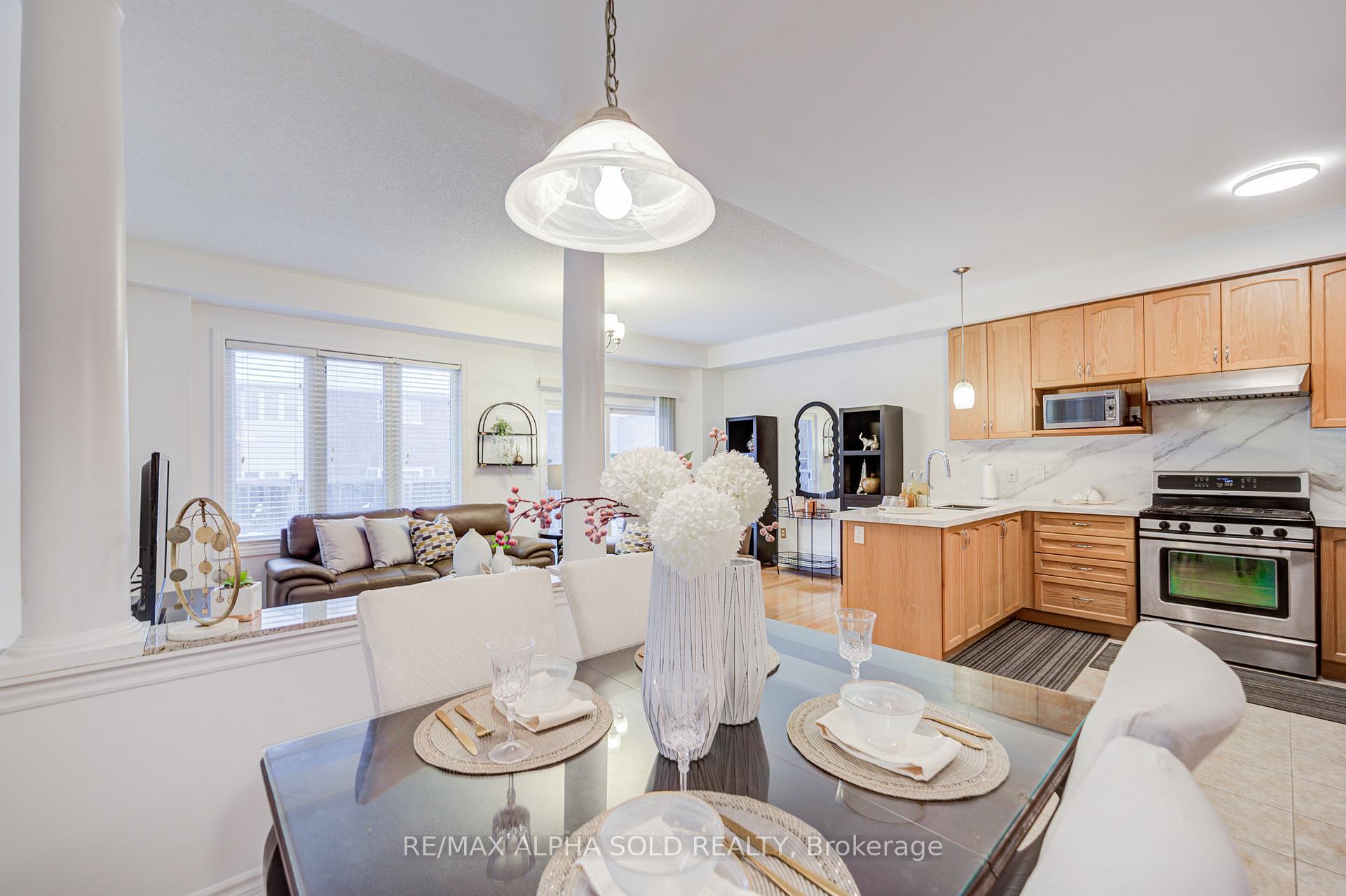 Photo 16 of 74 Evershot Crescent, Markham, Wismer — HOMEH