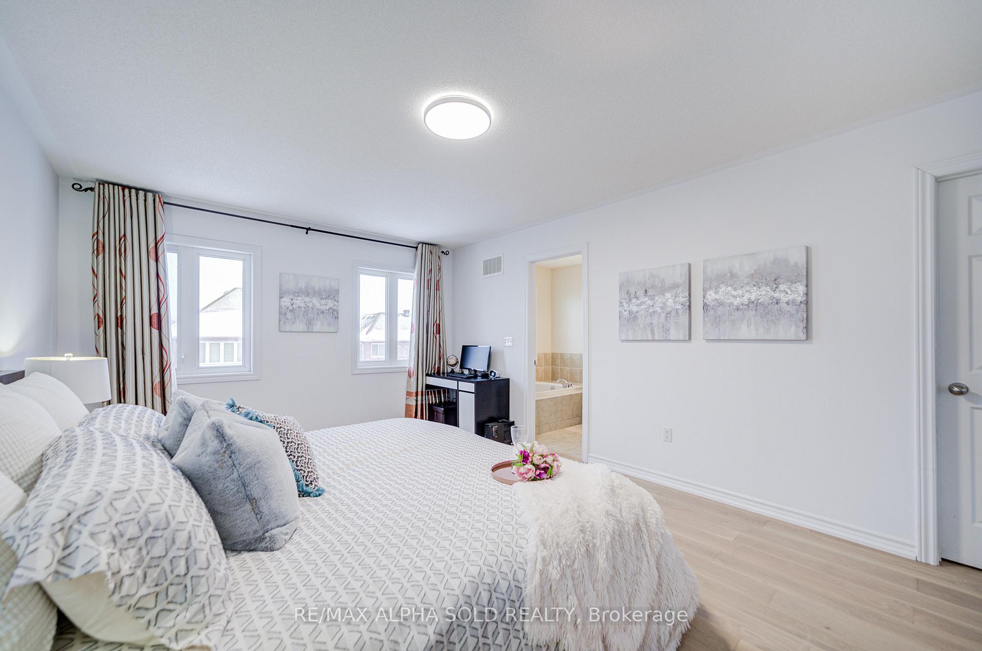 Photo 31 of 74 Evershot Crescent, Markham, Wismer — HOMEH