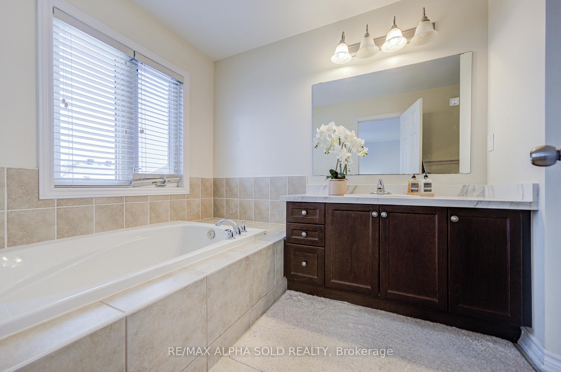 Photo 33 of 74 Evershot Crescent, Markham, Wismer — HOMEH