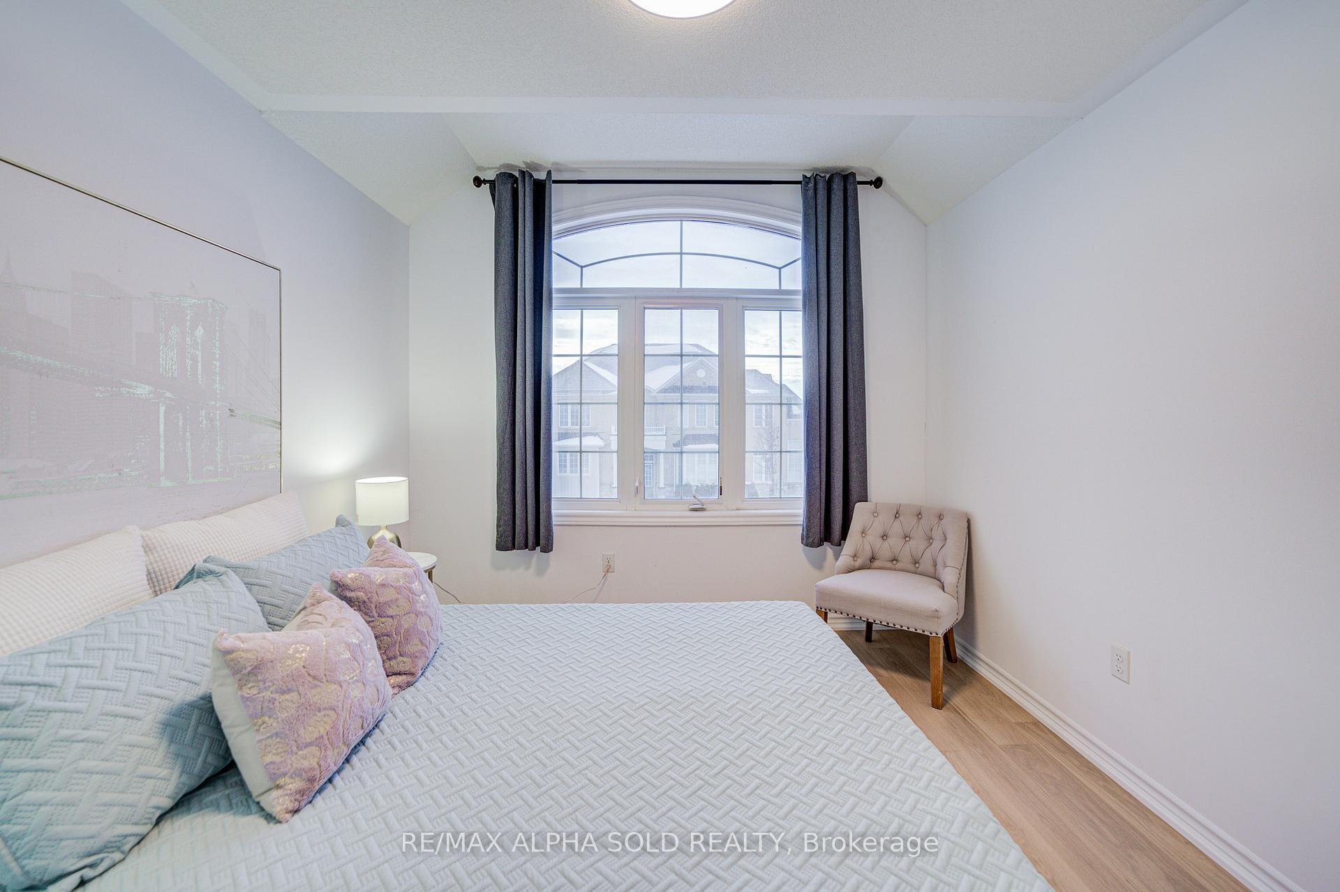 Photo 39 of 74 Evershot Crescent, Markham, Wismer — HOMEH