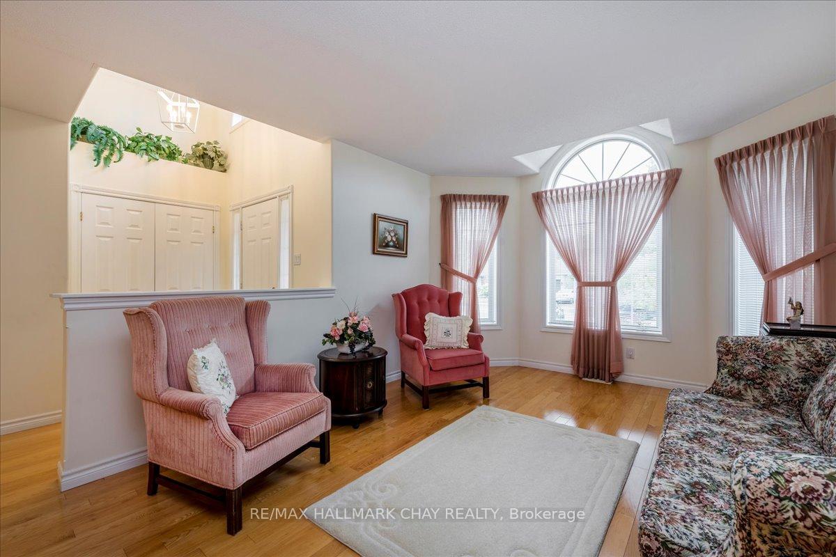Photo 4 of 190 Pringle Drive, Barrie, Edgehill Drive — HOMEH
