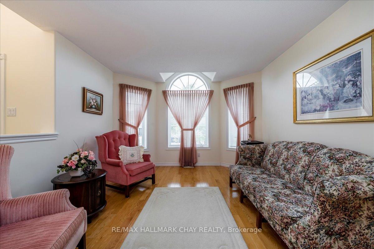 Photo 5 of 190 Pringle Drive, Barrie, Edgehill Drive — HOMEH