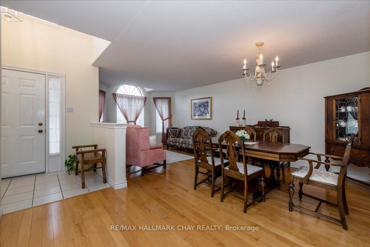 Photo 6 of 190 Pringle Drive, Barrie, Edgehill Drive — HOMEH