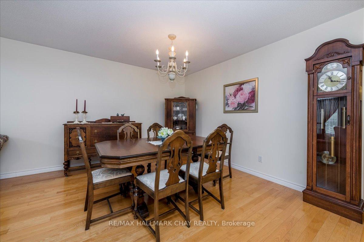 Photo 7 of 190 Pringle Drive, Barrie, Edgehill Drive — HOMEH