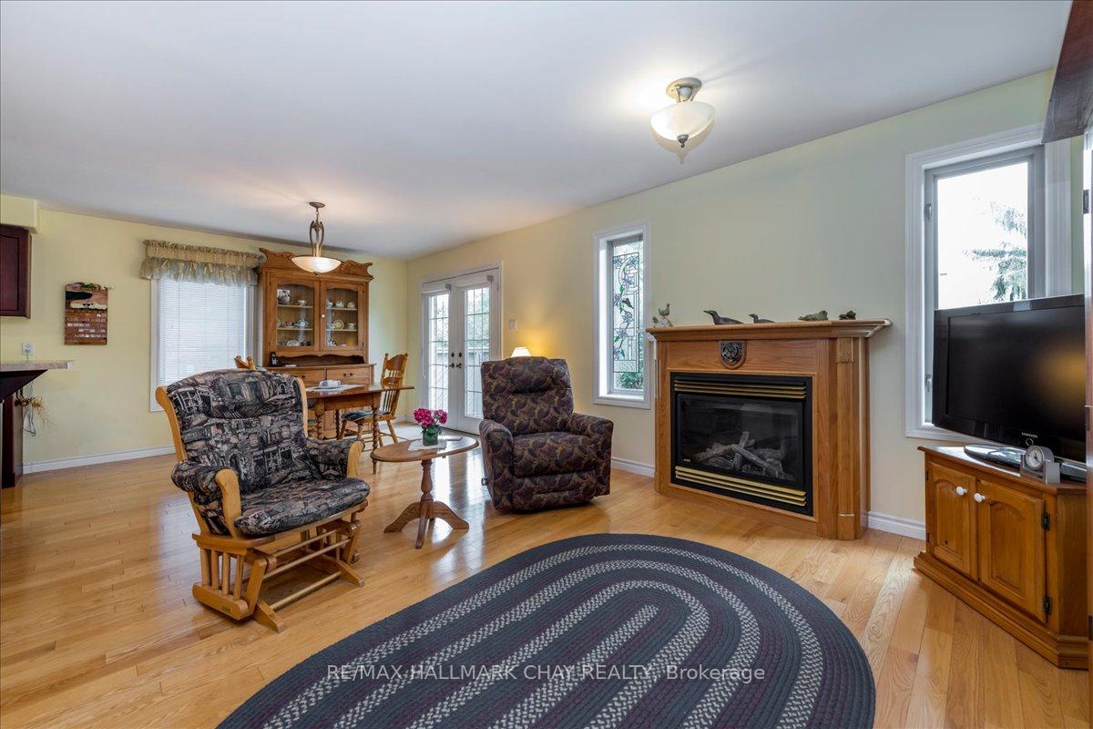 Photo 9 of 190 Pringle Drive, Barrie, Edgehill Drive — HOMEH