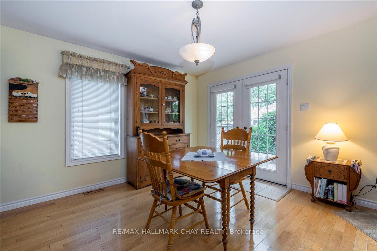 Photo 10 of 190 Pringle Drive, Barrie, Edgehill Drive — HOMEH