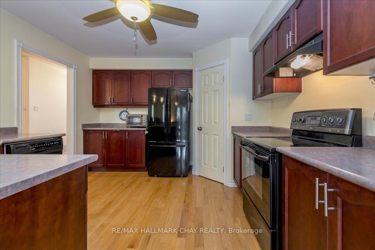 Photo 11 of 190 Pringle Drive, Barrie, Edgehill Drive — HOMEH
