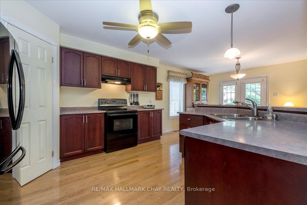 Photo 12 of 190 Pringle Drive, Barrie, Edgehill Drive — HOMEH
