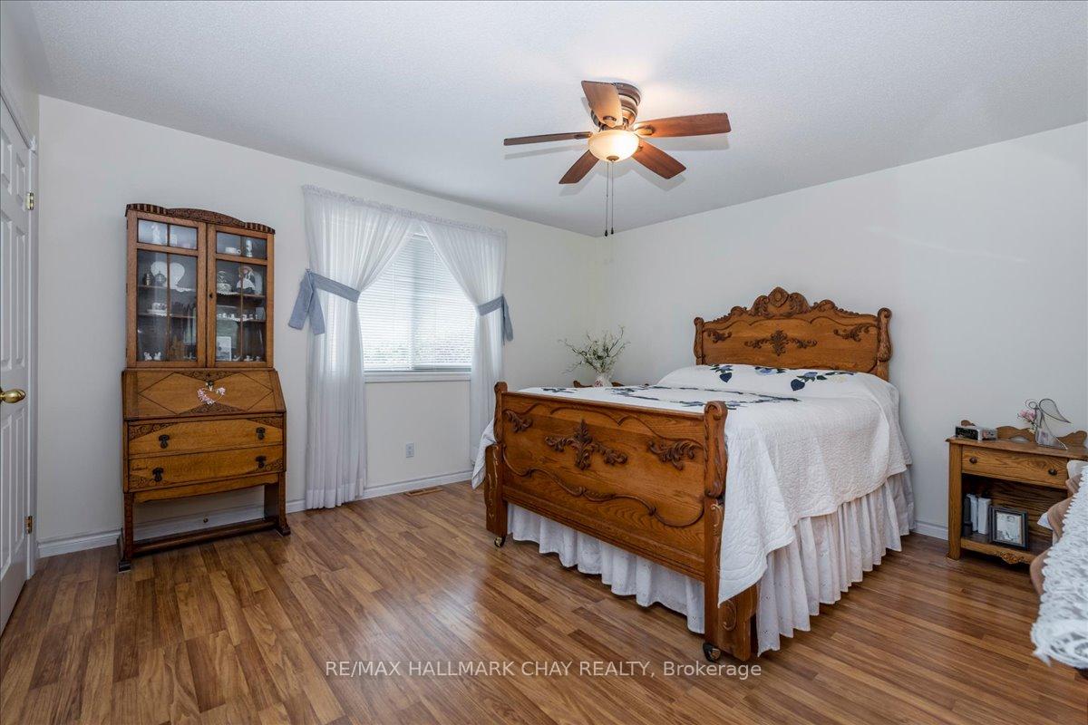 Photo 13 of 190 Pringle Drive, Barrie, Edgehill Drive — HOMEH