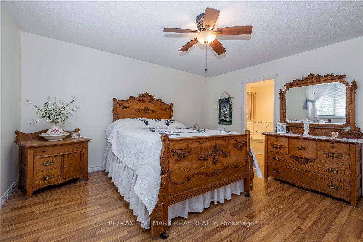 Photo 14 of 190 Pringle Drive, Barrie, Edgehill Drive — HOMEH