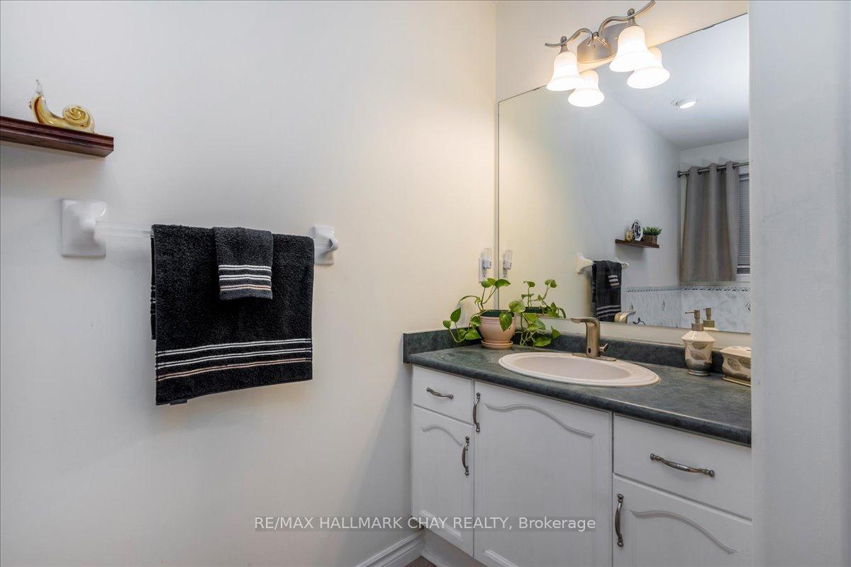 Photo 17 of 190 Pringle Drive, Barrie, Edgehill Drive — HOMEH
