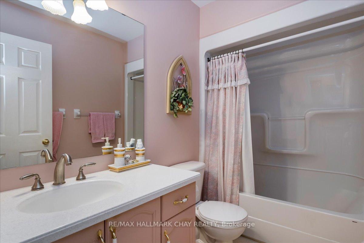 Photo 20 of 190 Pringle Drive, Barrie, Edgehill Drive — HOMEH