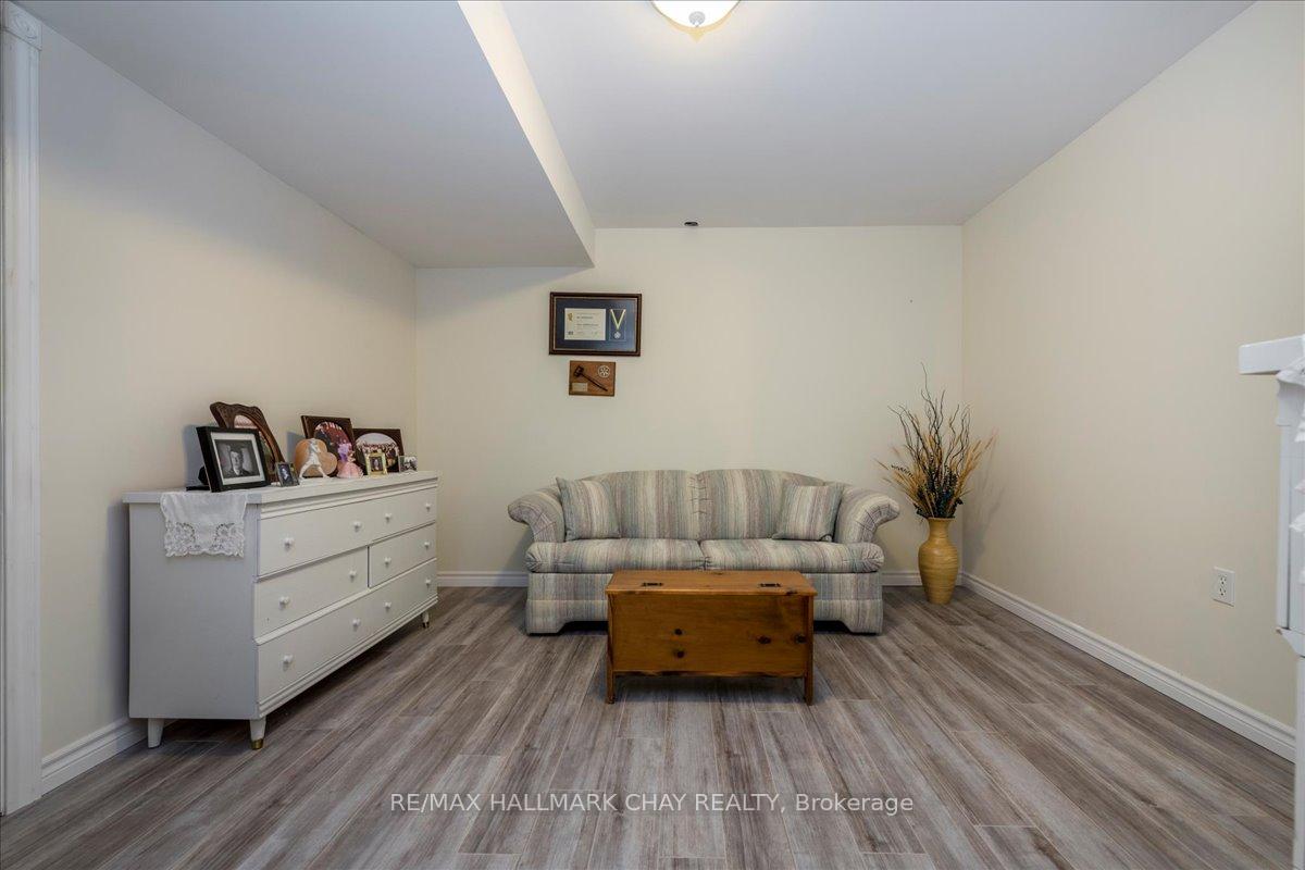 Photo 23 of 190 Pringle Drive, Barrie, Edgehill Drive — HOMEH