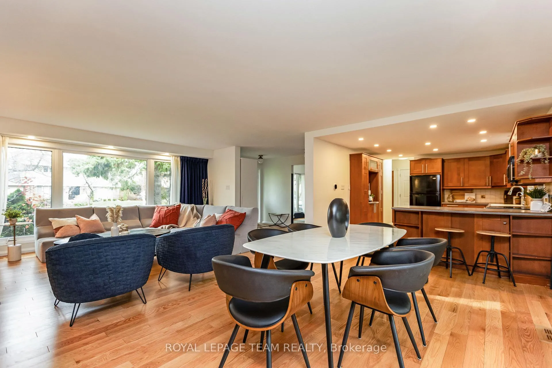 Photo 7 of 12 Pellan Crescent, Ottawa, Kanata - Beaverbrook — HOMEH