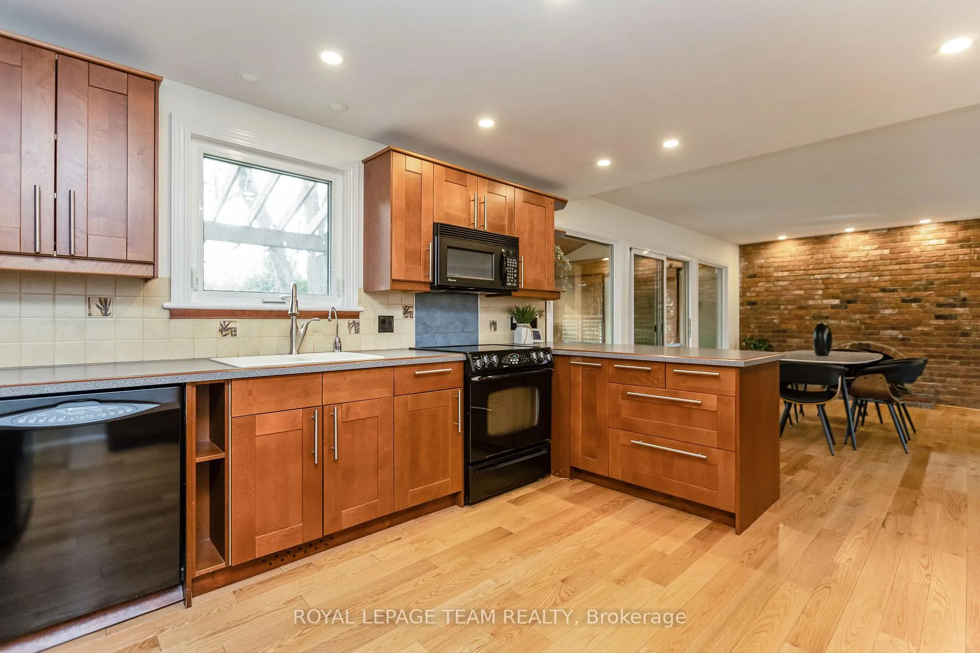 Photo 8 of 12 Pellan Crescent, Ottawa, Kanata - Beaverbrook — HOMEH