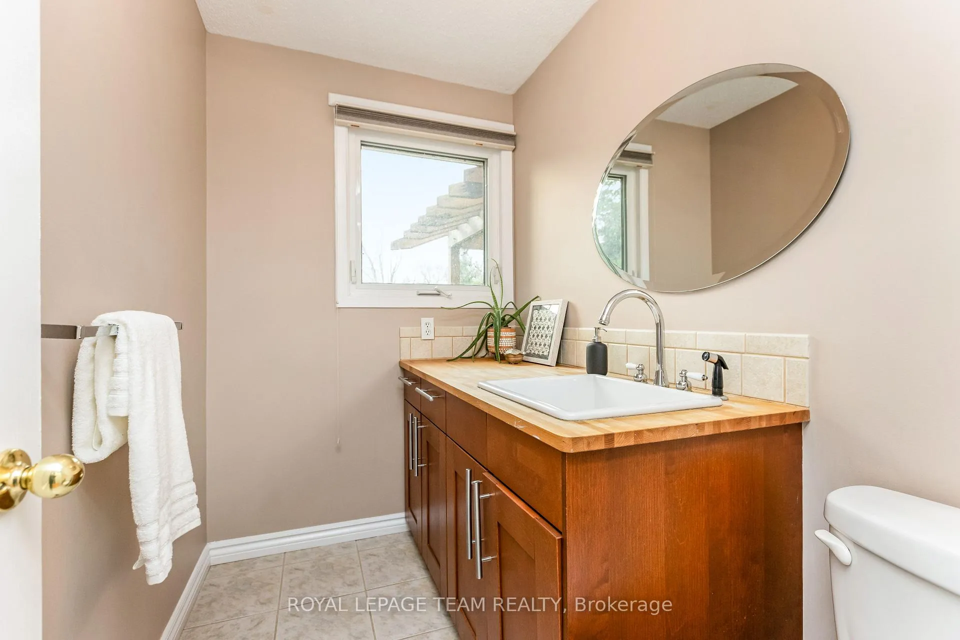 Photo 10 of 12 Pellan Crescent, Ottawa, Kanata - Beaverbrook — HOMEH