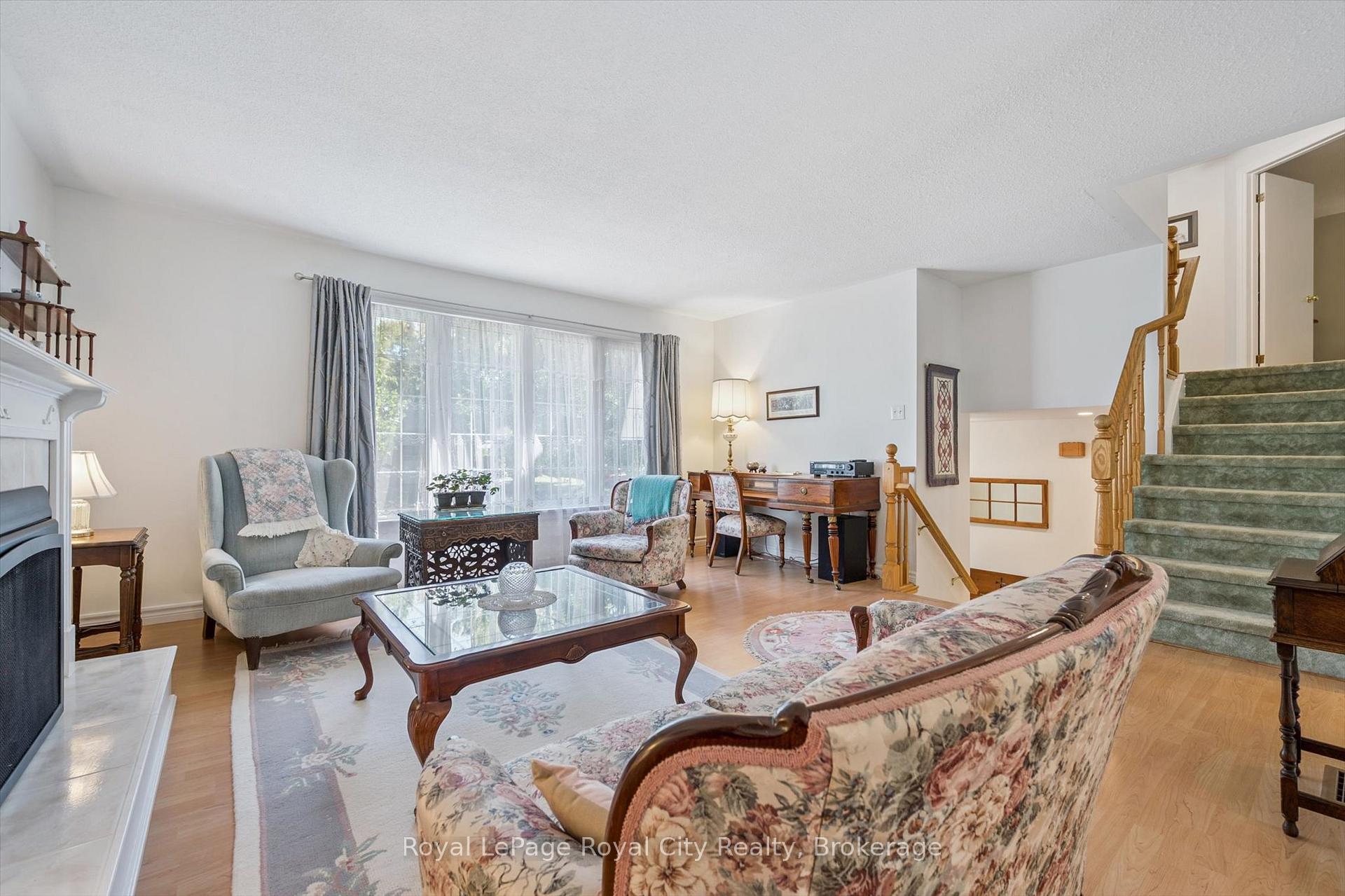 Photo 10 of 6 Fairmeadow Drive, Guelph, Willow West/Sugarbush/West Acres — HOMEH