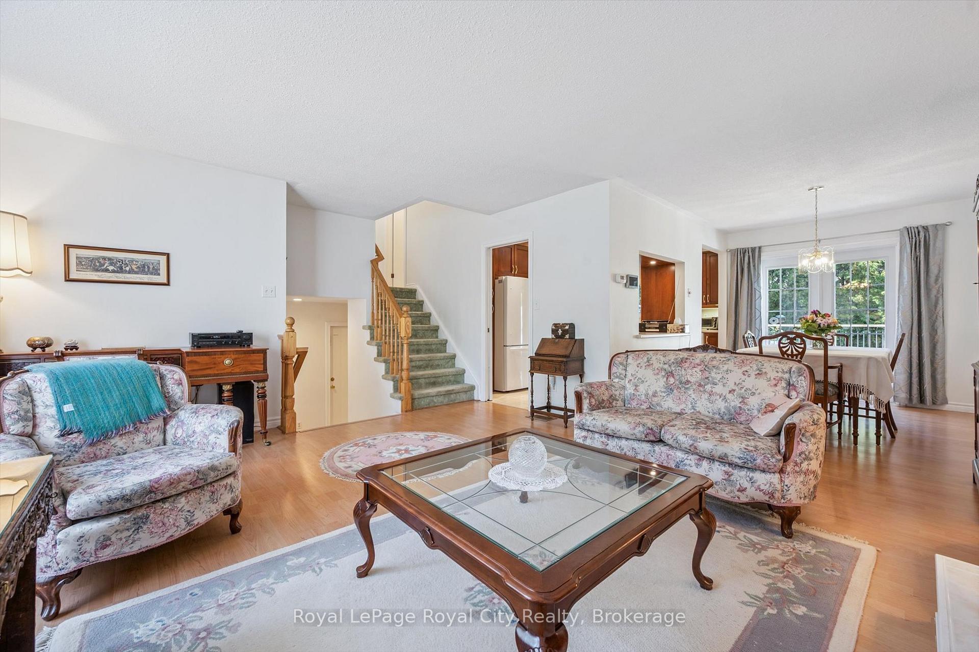 Photo 12 of 6 Fairmeadow Drive, Guelph, Willow West/Sugarbush/West Acres — HOMEH