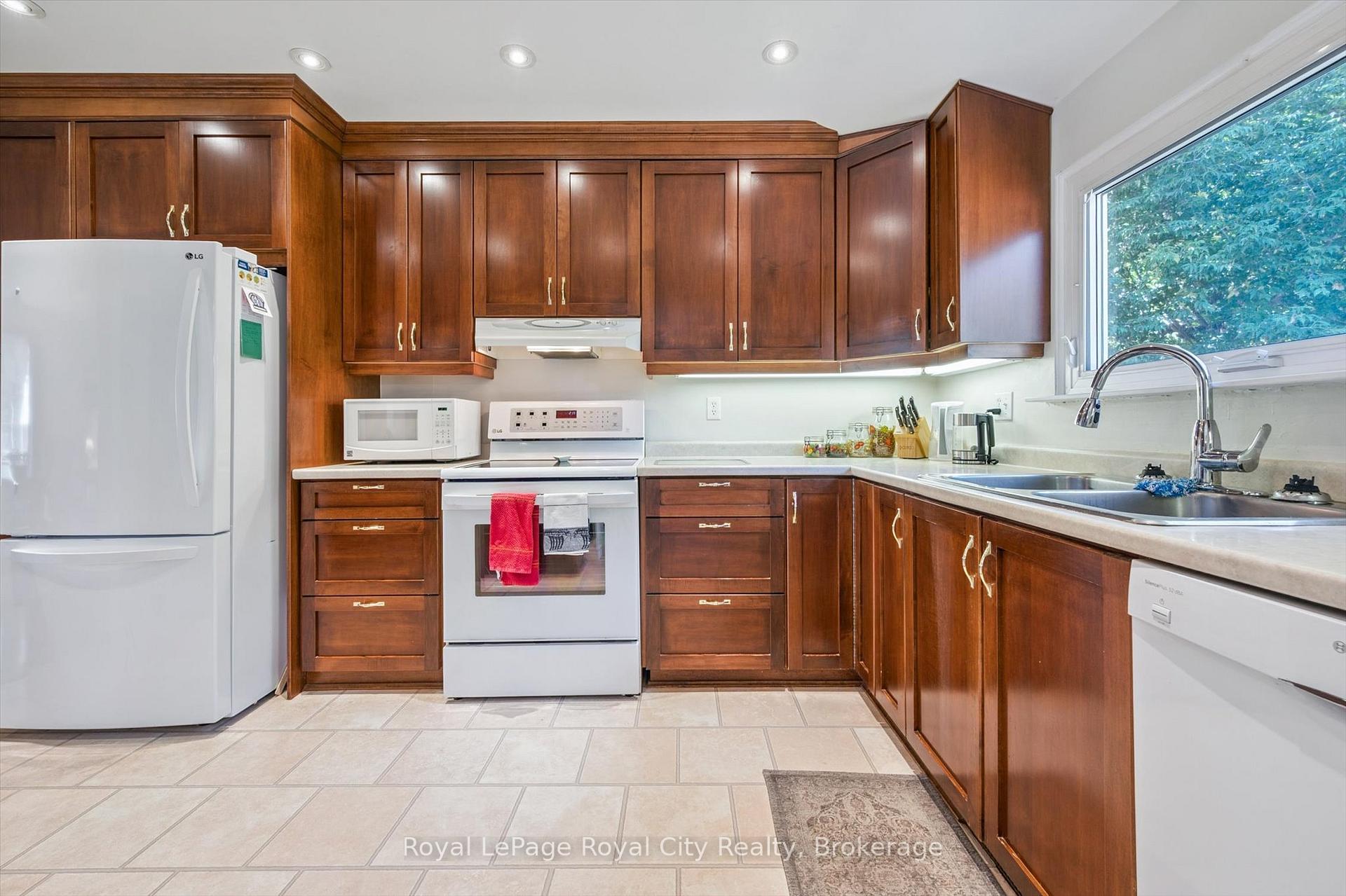 Photo 17 of 6 Fairmeadow Drive, Guelph, Willow West/Sugarbush/West Acres — HOMEH