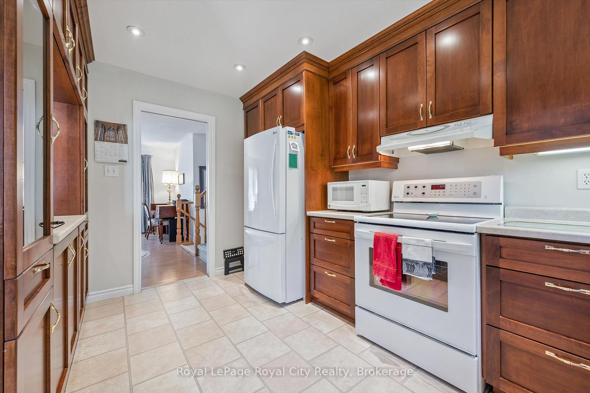 Photo 18 of 6 Fairmeadow Drive, Guelph, Willow West/Sugarbush/West Acres — HOMEH