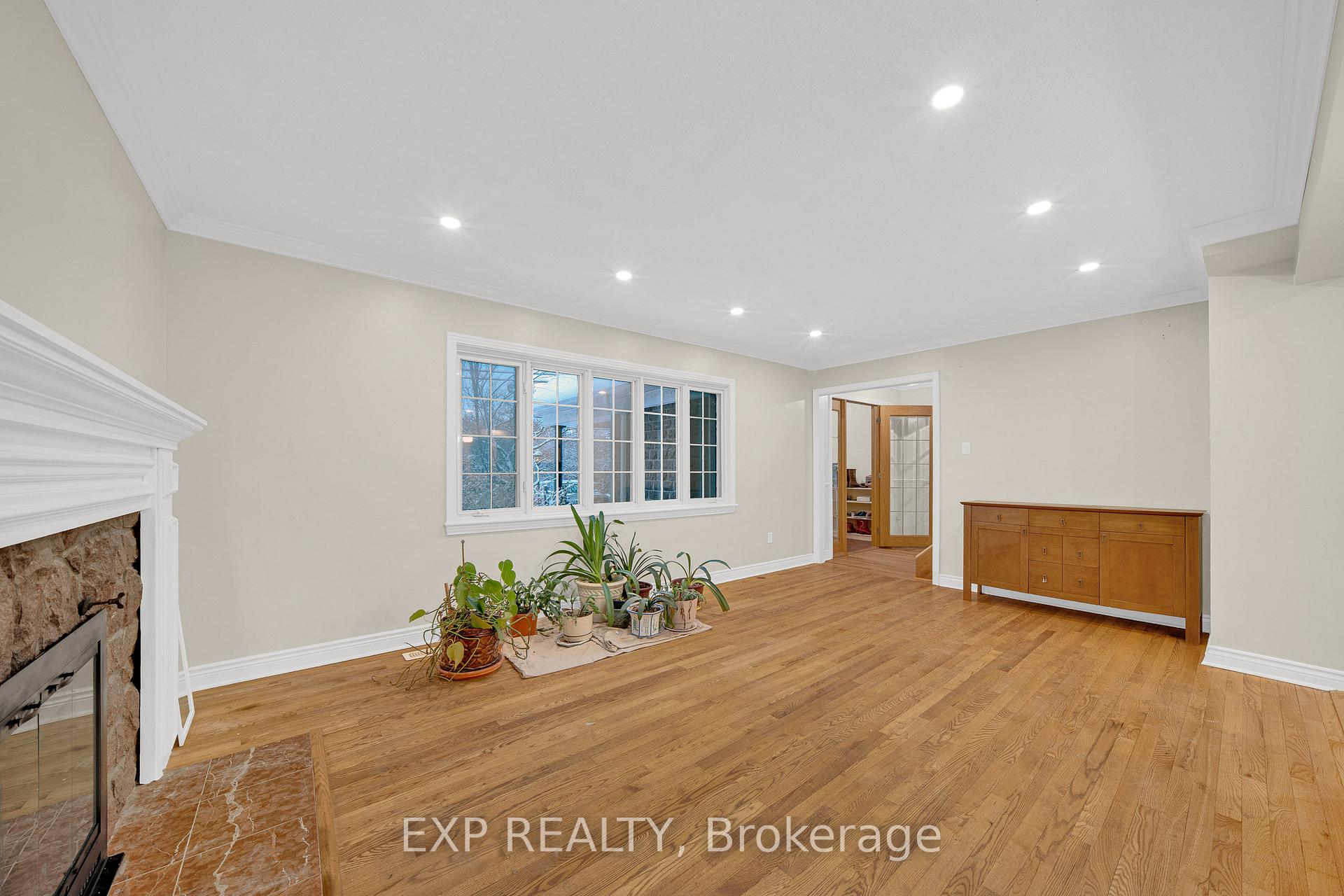 Photo 11 of 661 Blair Road, Ottawa, Rothwell Heights — HOMEH