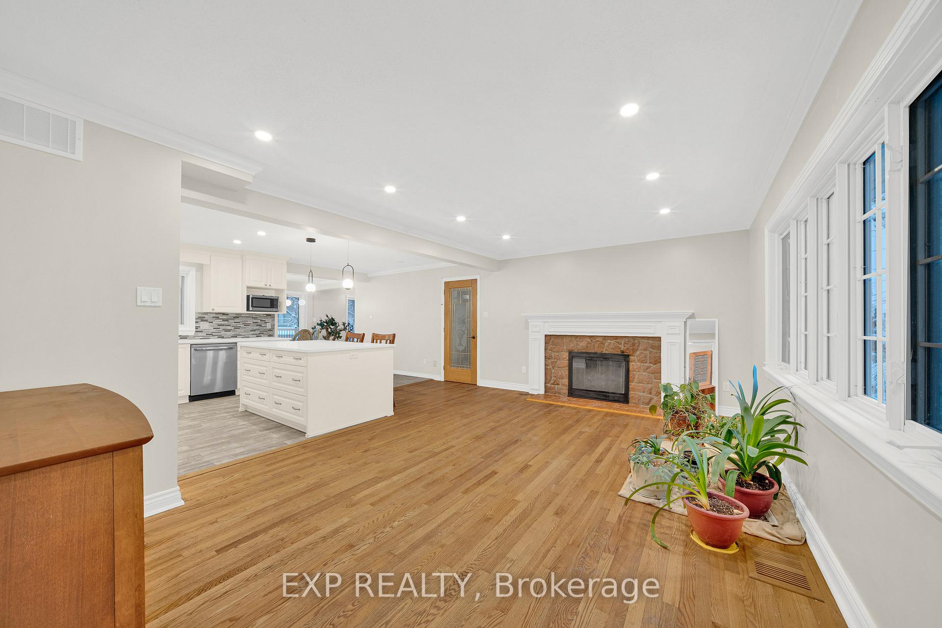 Photo 12 of 661 Blair Road, Ottawa, Rothwell Heights — HOMEH