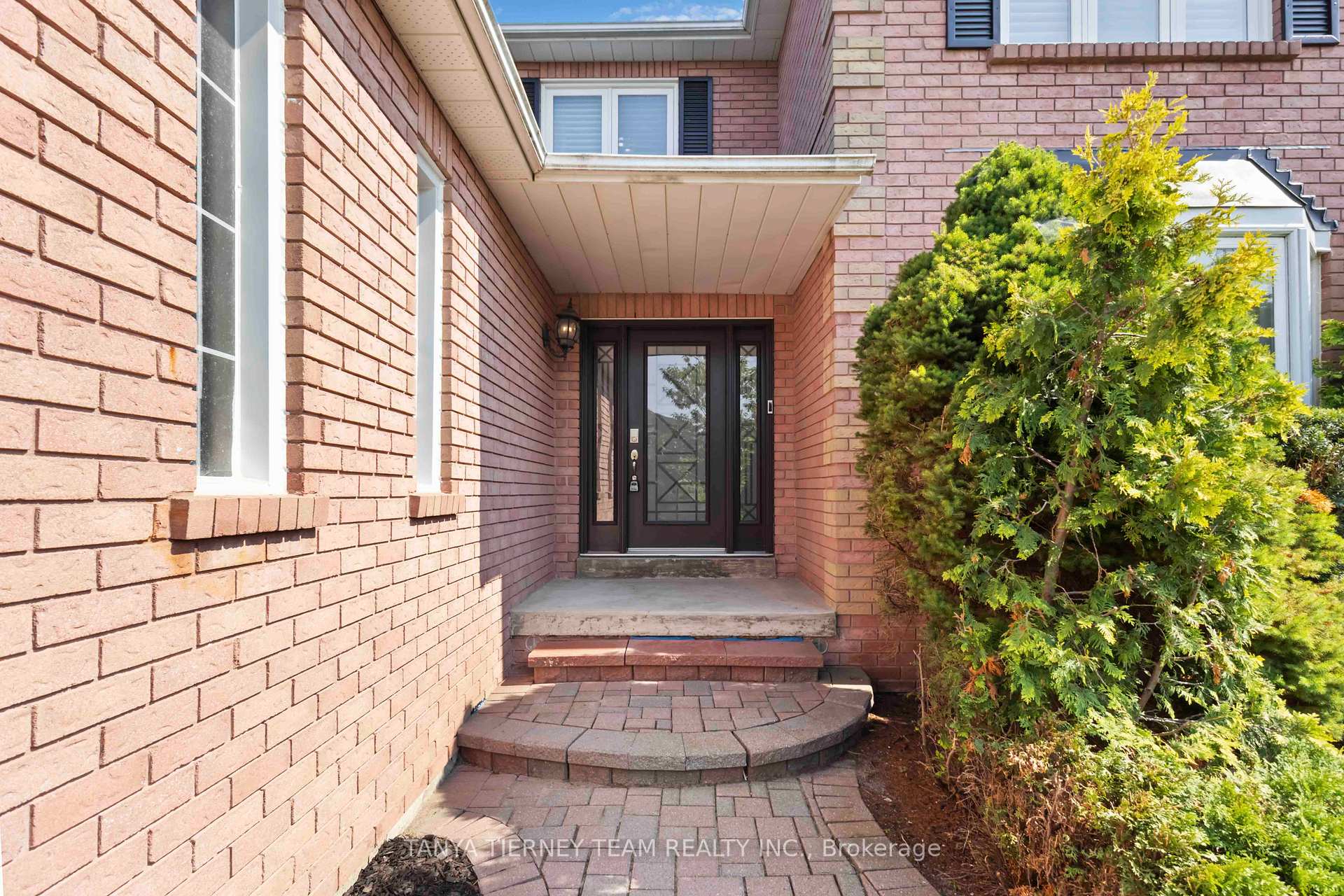 Photo 3 of 46 Foster Crescent, Whitby, Rolling Acres — HOMEH