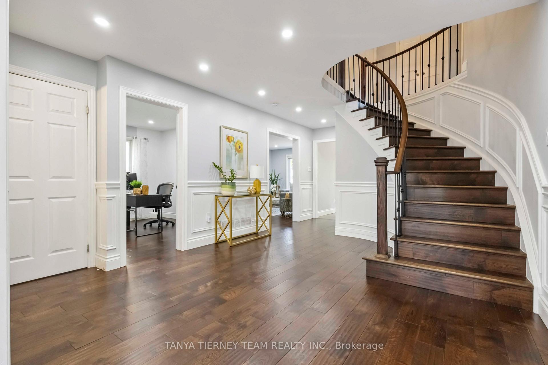 Photo 5 of 46 Foster Crescent, Whitby, Rolling Acres — HOMEH