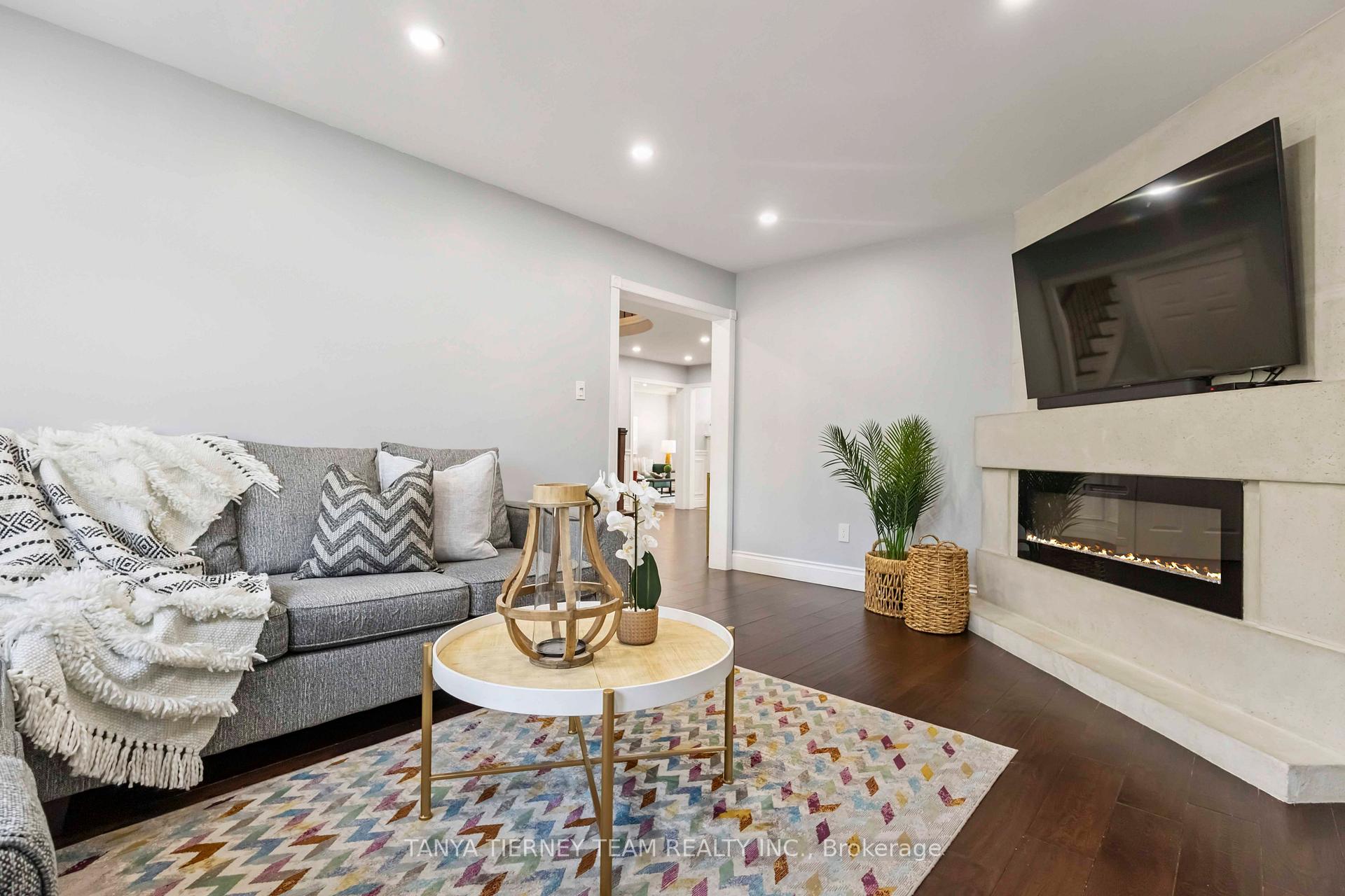 Photo 8 of 46 Foster Crescent, Whitby, Rolling Acres — HOMEH