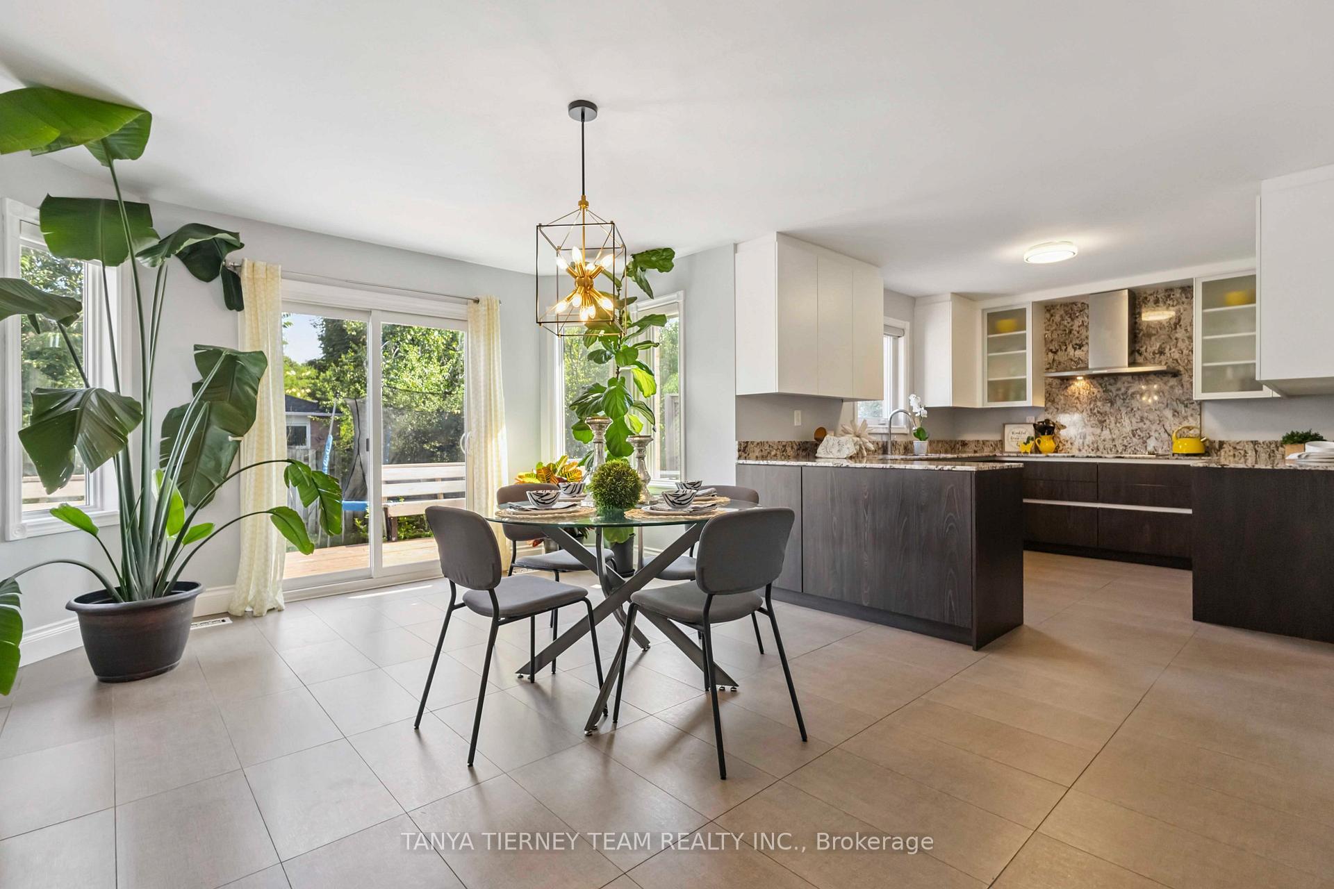 Photo 9 of 46 Foster Crescent, Whitby, Rolling Acres — HOMEH