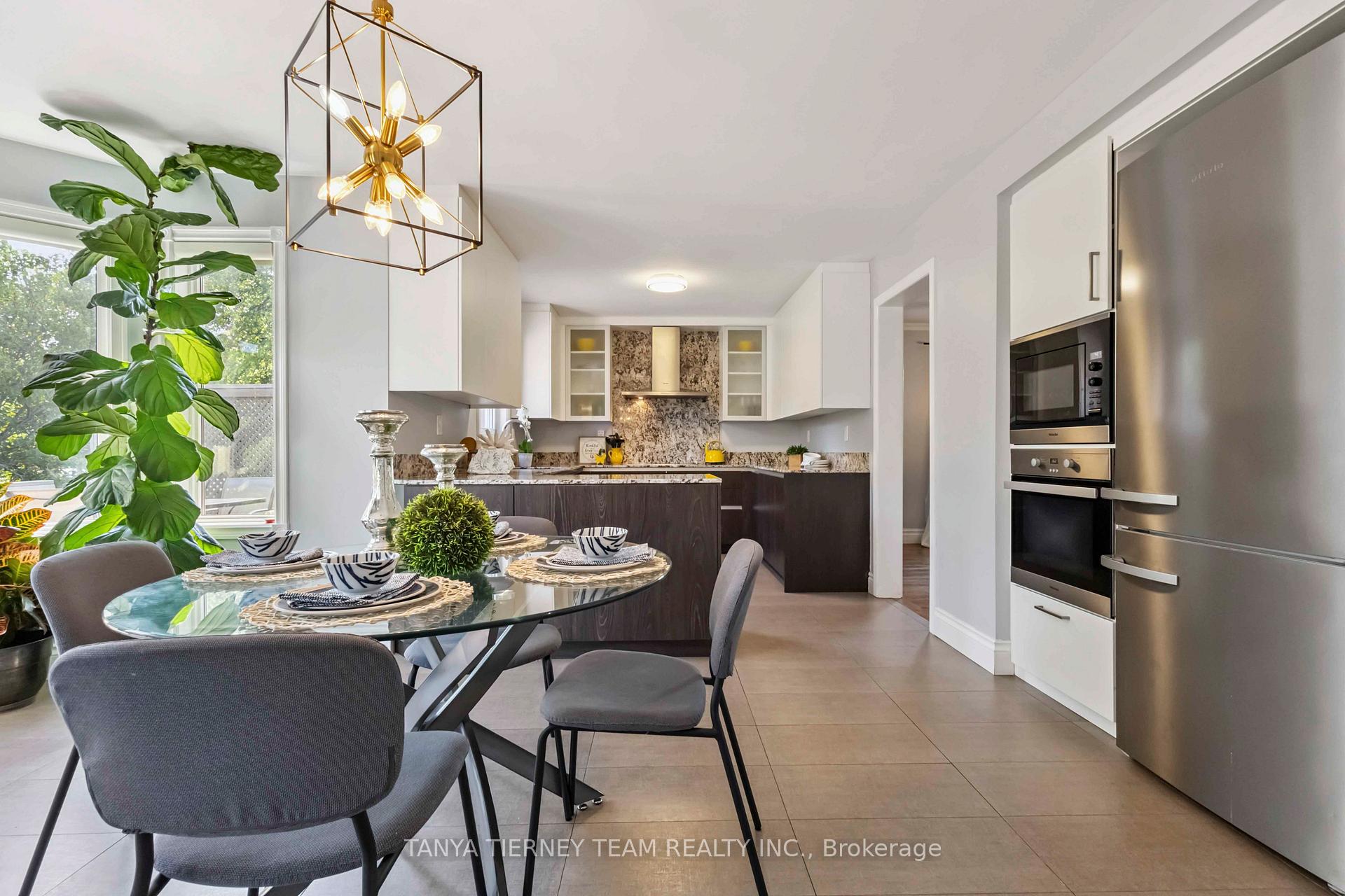 Photo 10 of 46 Foster Crescent, Whitby, Rolling Acres — HOMEH