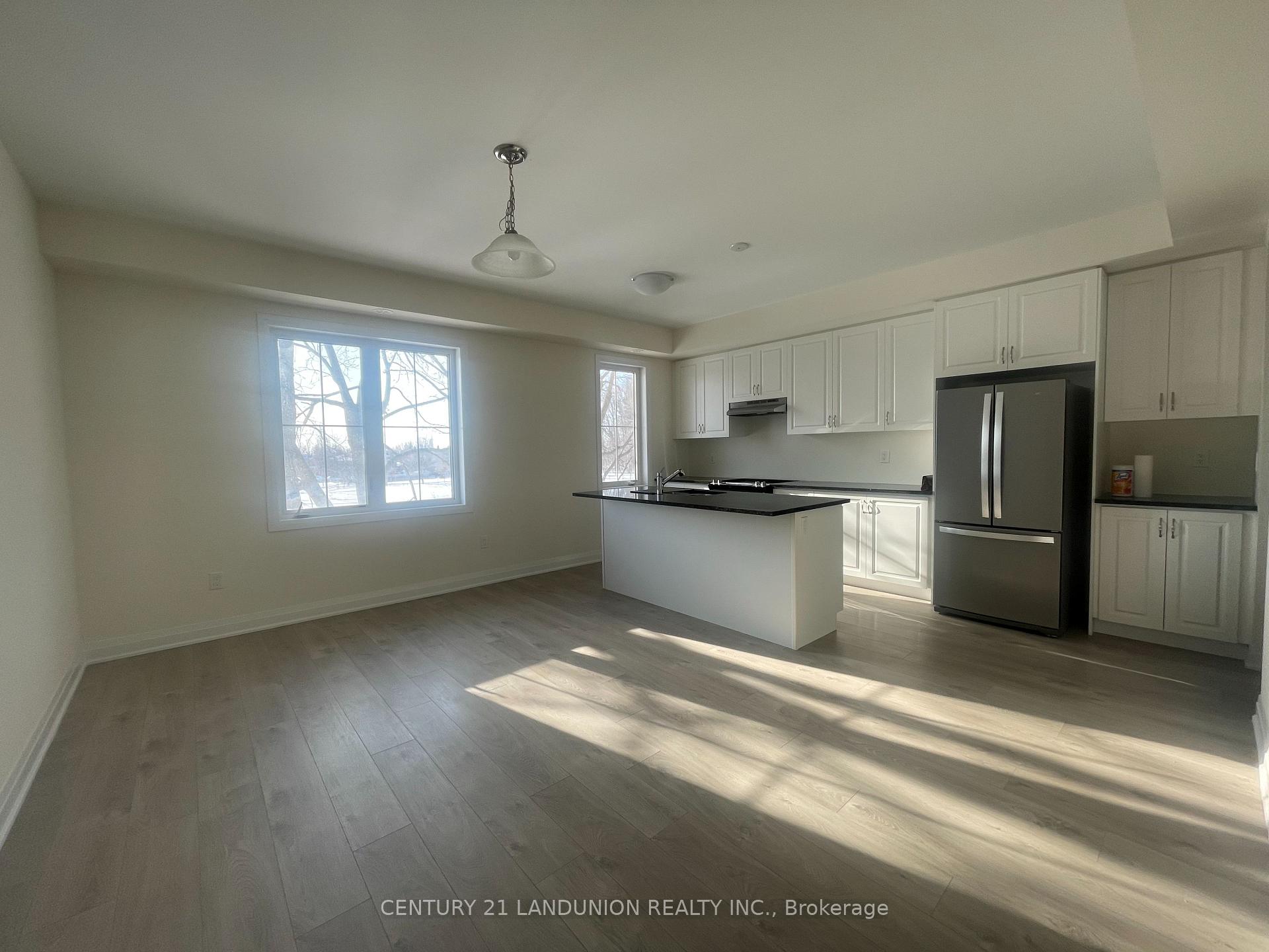 Photo 6 of 17 McConaghy Court, Vaughan, Maple — HOMEH