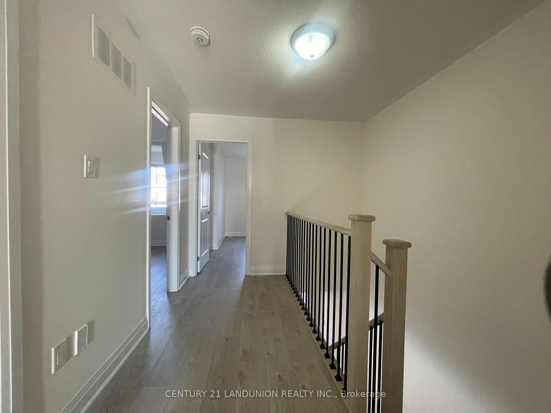Photo 9 of 17 McConaghy Court, Vaughan, Maple — HOMEH