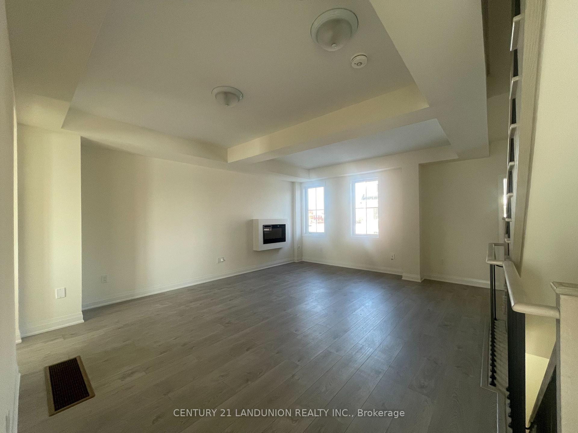 Photo 16 of 17 McConaghy Court, Vaughan, Maple — HOMEH