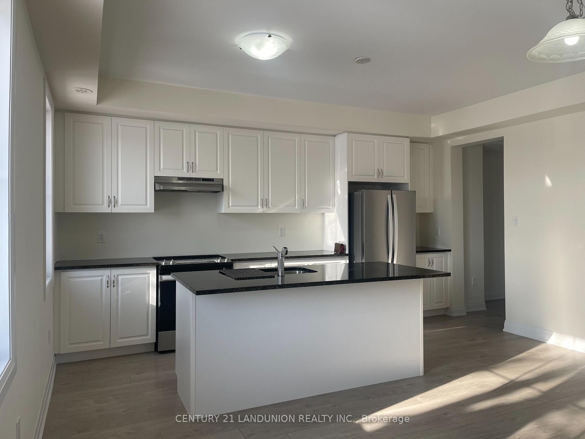 Photo 18 of 17 McConaghy Court, Vaughan, Maple — HOMEH