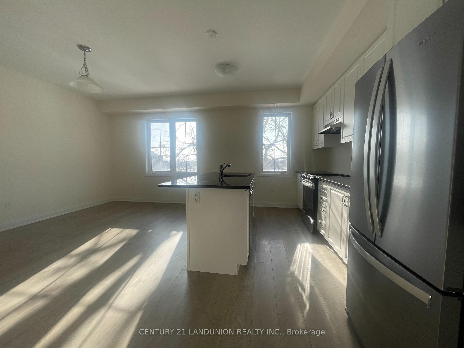 Photo 19 of 17 McConaghy Court, Vaughan, Maple — HOMEH