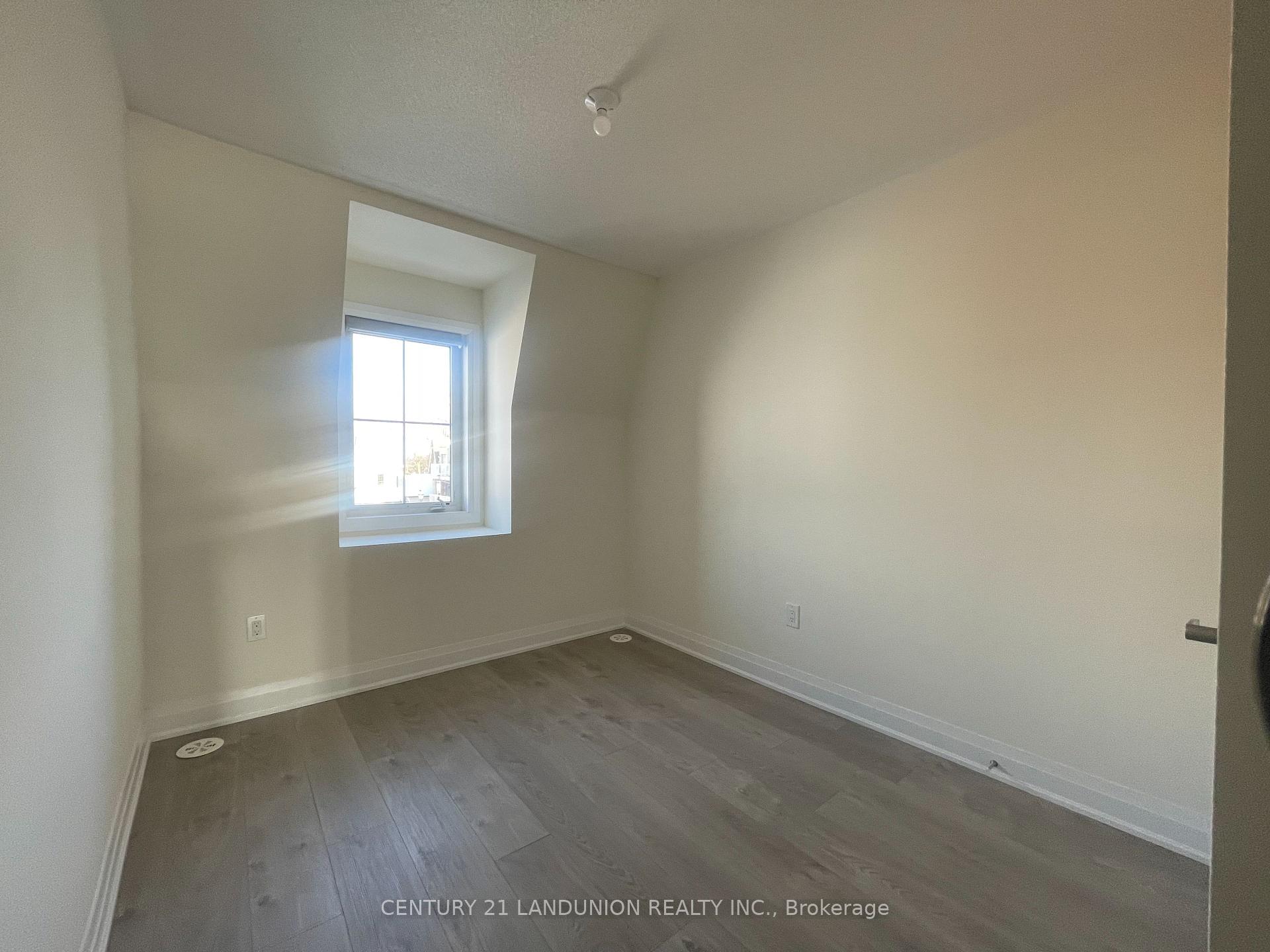 Photo 21 of 17 McConaghy Court, Vaughan, Maple — HOMEH