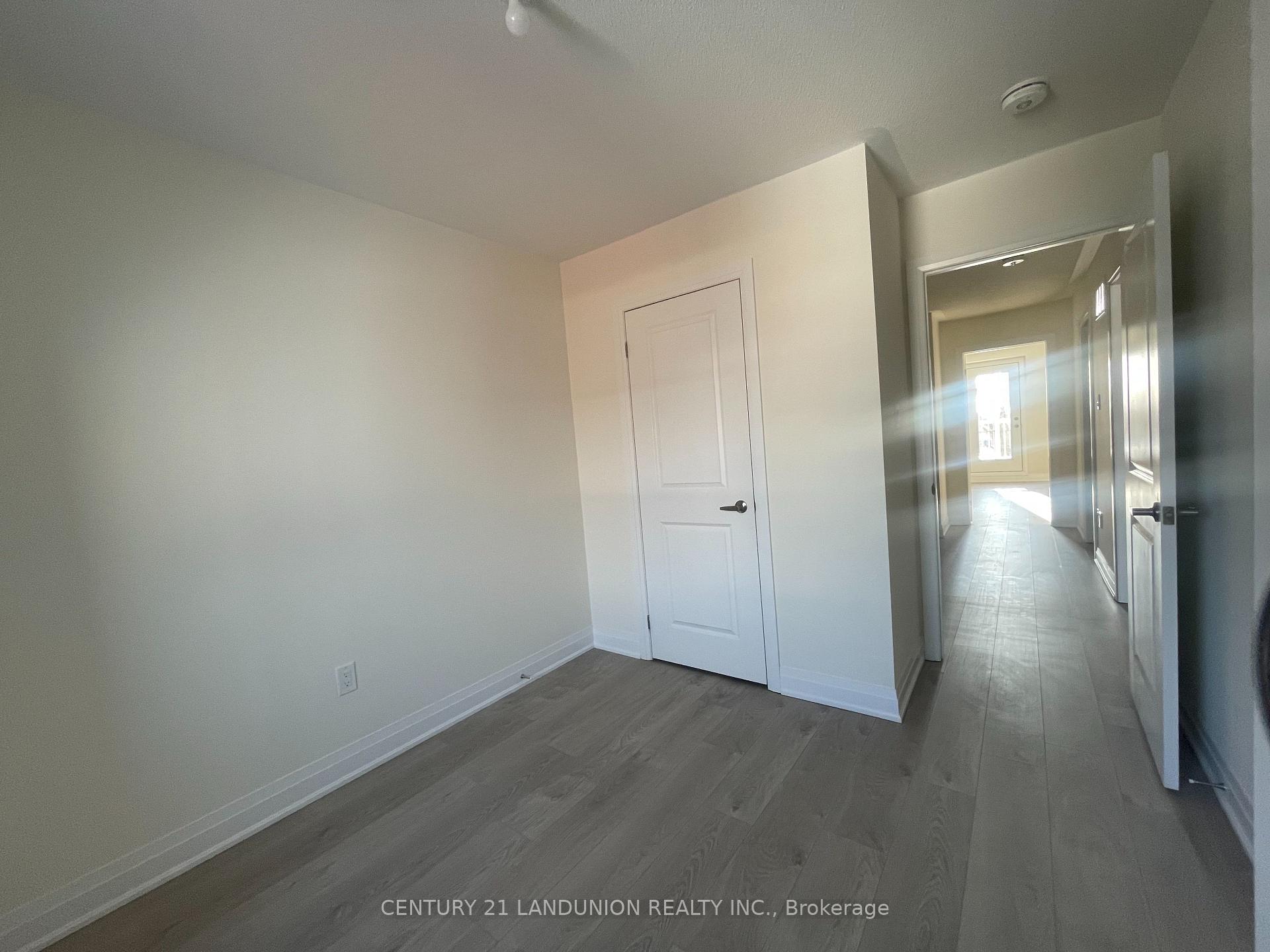 Photo 22 of 17 McConaghy Court, Vaughan, Maple — HOMEH