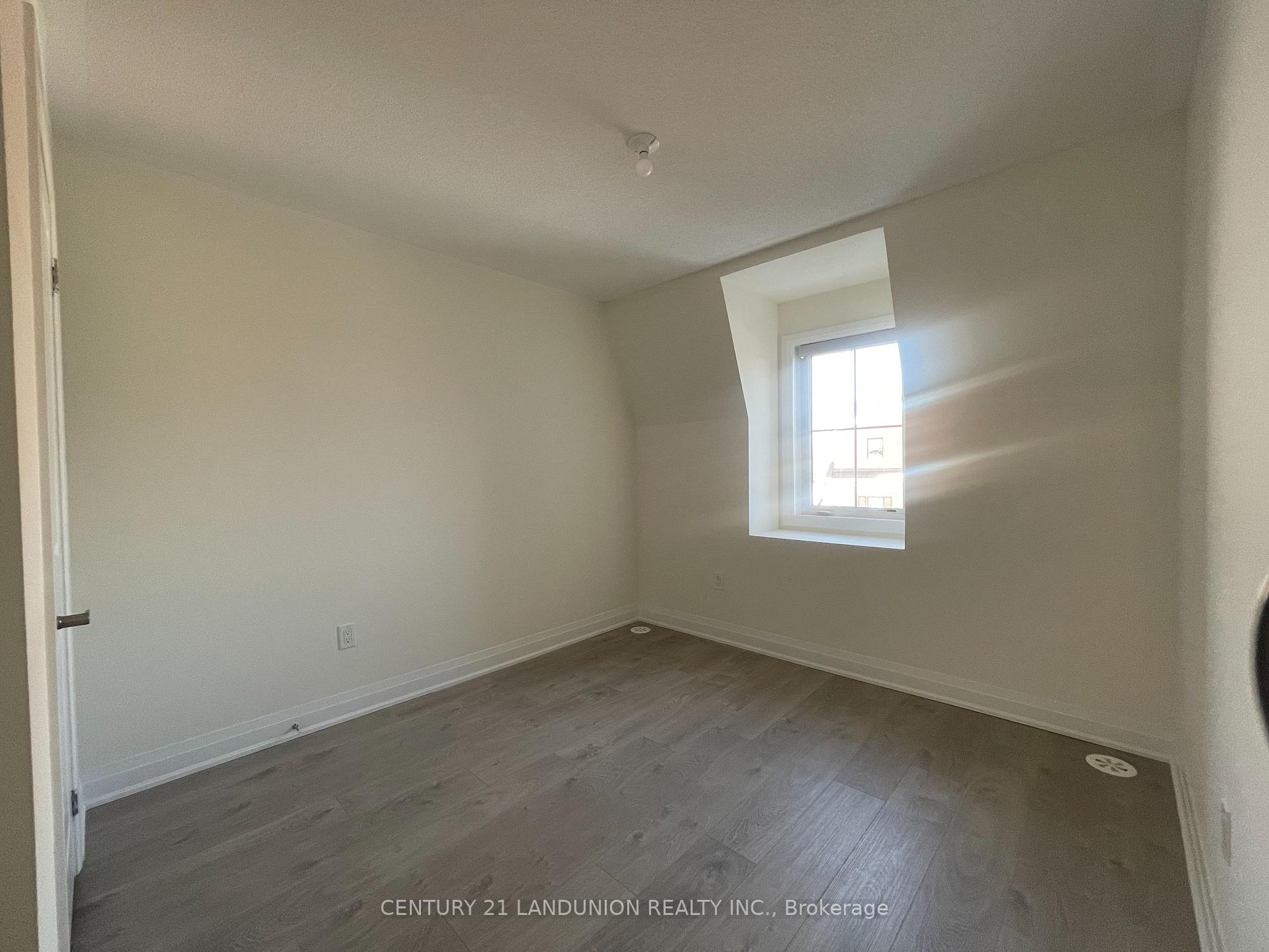 Photo 23 of 17 McConaghy Court, Vaughan, Maple — HOMEH